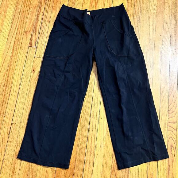 Lucy Shorts Womens Small Wide Leg Cropped Long Shorts Black Bermuda - Picture 1 of 10